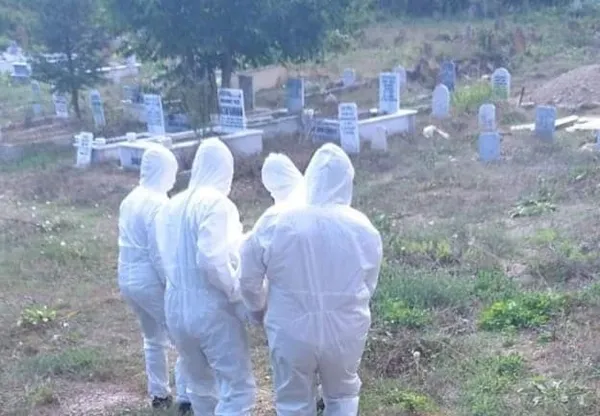 Koronavirüs hastalığından öldü gömüldükten sonra tabutu yakıldı! Kütahya'da ilginç olay - 1