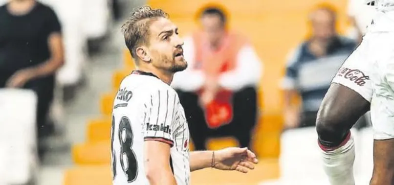 Caner Erkin sahaya bakın ne ile çıktı?