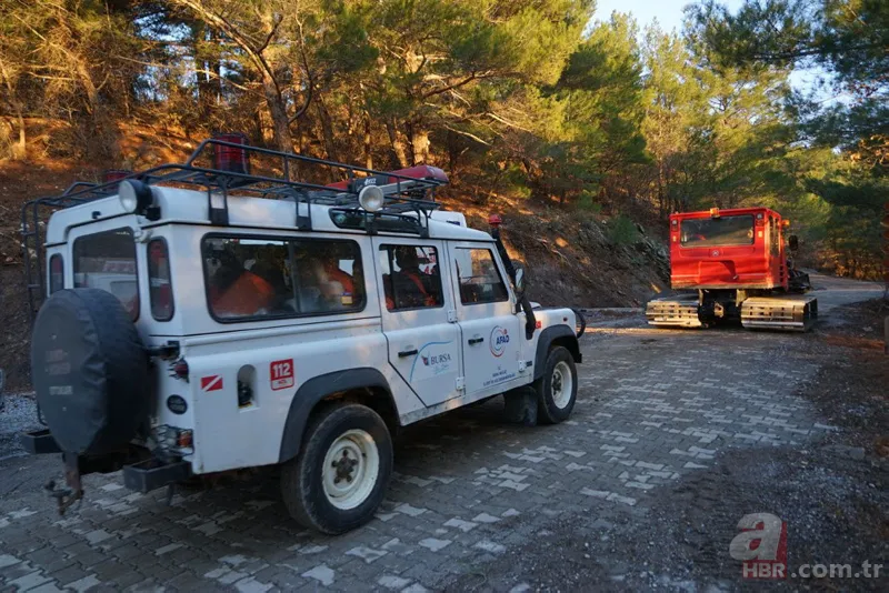 Kazdağları'nda karda mahsur kalan 17'si askeri personel 21 kişi kurtarıldı 20