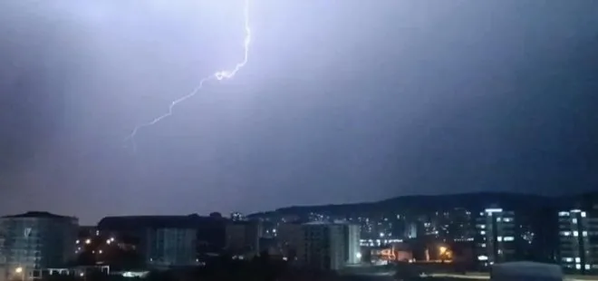 Gaziantep'te şimşekler geceyi aydınlattı!