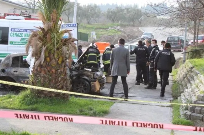 Kocaeli'de park halinde yanan araçta ceset bulundu! - 4