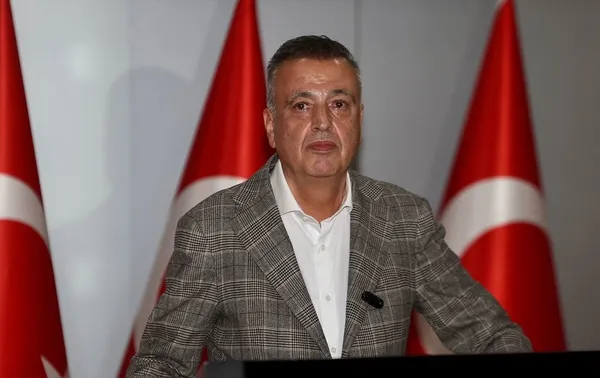 CHP’li Battal İlgezdi’den İmamoğlu’na eleştiri AK Parti’ye övgü: Yiğidi öldür hakkını yeme! Sorunu Murat Kurum çözdü