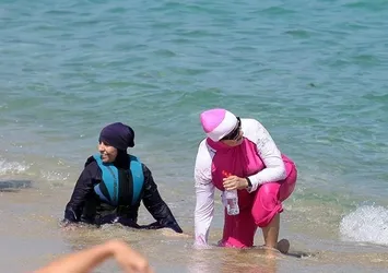 Fransa Danıştayı, tesettür mayosu yasağı kararını durdurdu
