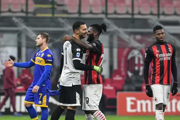Milan Parma'ya yenilmekten son dakika golüyle kurtuldu - 5