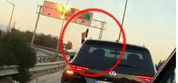 İzmir'de otomobille giderken havaya ateş açan maganda yakalandı - 1