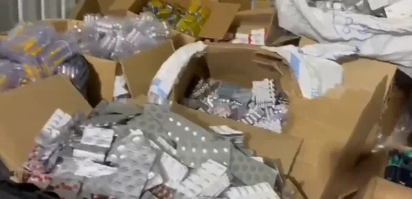 ticaret-bakani-omer-bolat-kacakcilara-goz-actirmiyoruz-diyerek-duyurdu-tam-25-milyon-tl-degerinde-1694413351114.jpg Ticaret Bakanı Ömer Bolat 'kaçakçılara göz açtırmıyoruz' diyerek duyurdu: Tam 25 milyon TL değerinde - 1