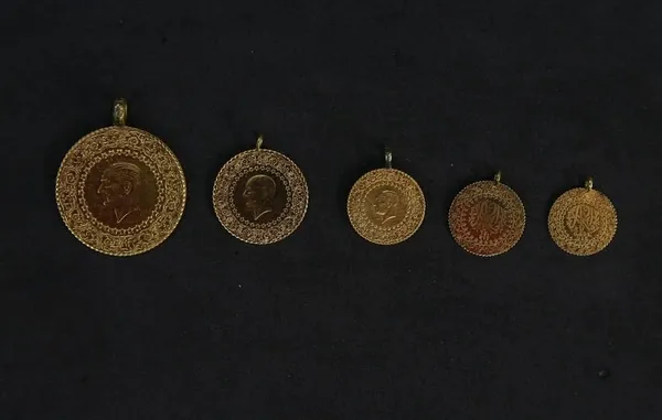 gram-ceyrek-yarim-tam-altin-fiyati-13-ocak-persembe-22-ayar-bilezik-gram-fiyati-ne-kadar-1642055993917.jpg Gram, çeyrek, yarım, tam altın fiyatı 13 Ocak Perşembe! 22 ayar bilezik gram fiyatı ne kadar? - 1