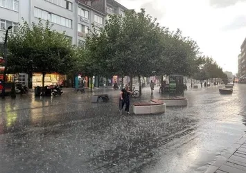 Meteoroloji 15 ili uyardı! Sıcaklıklar 8 derece birden düşüyor | Bunaltıcı havaya yağmur molası | İstanbul, Ankara, İzmir...