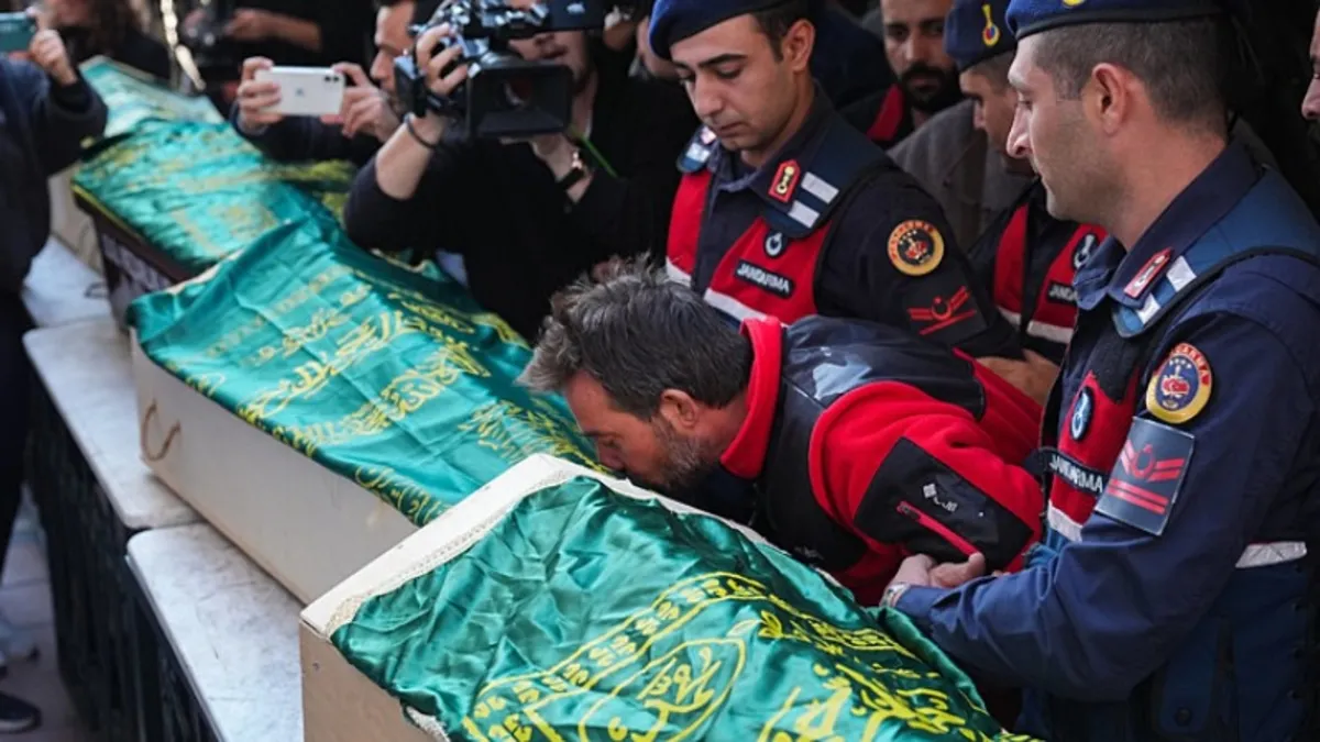 Yangın faciasında ölen 5 kardeşe acı veda! Anne serbest bırakıldı