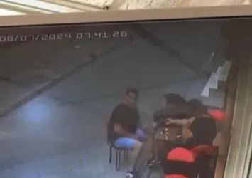Fatih'te dehşete düşüren anlar! Fenalaşıp yere yığıldığı anda başının üzerinden otomobil geçti