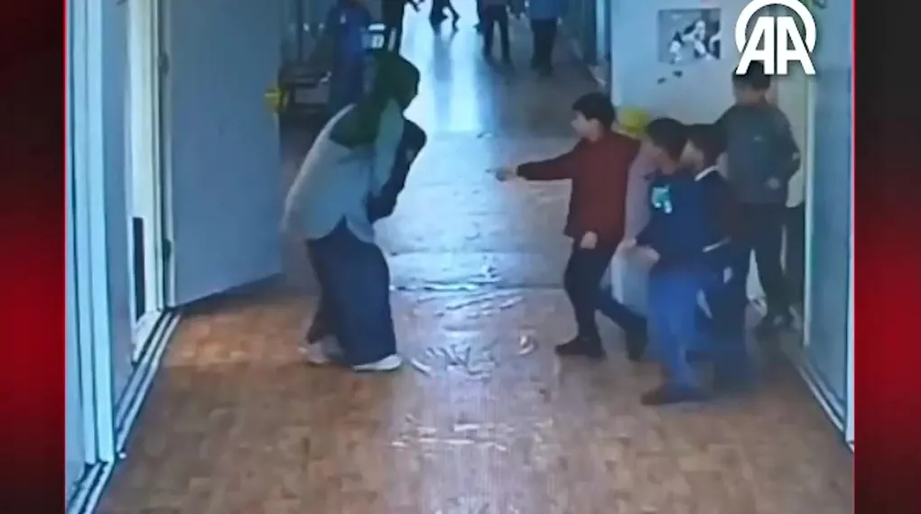 ÖĞRENCİSİNİ BÖYLE KURTARDI