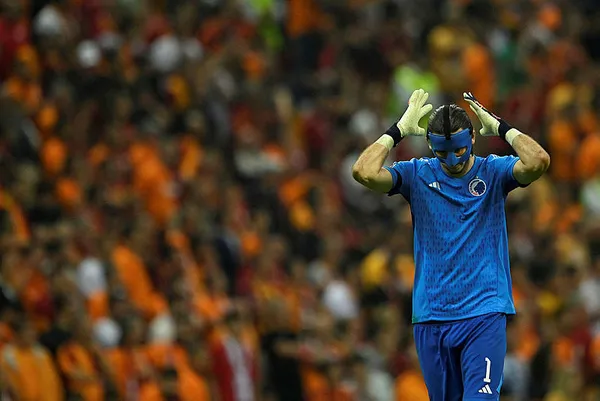 kopenhagdan-kamil-grabara-karari-galatasaray-maci-sonrasi-yaptigi-skandal-cok-konusuldu-1695725939544.jpg Kopenhag'dan Kamil Grabara kararı! Galatasaray maçı sonrası yaptığı skandal çok konuşuldu... - 1