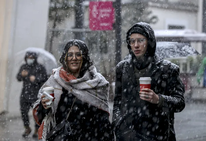 Meteoroloji peş peşe uyarmıştı! Aybar kar fırtınası İstanbul'u beyaza bürüdü! | İstanbul'da kar yağışı ne kadar sürecek? İşte son dakika kar haberleri - 4