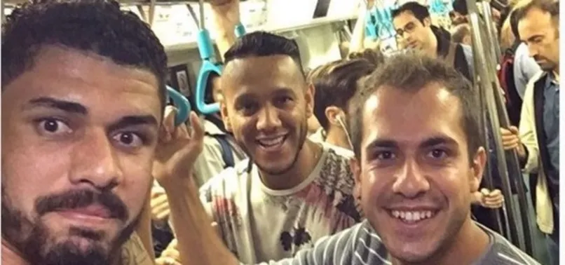 Fenerbahçeli futbolcular Marmaray'da