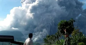 Endonezya’da Sinabung Yanardağı’nda patlama