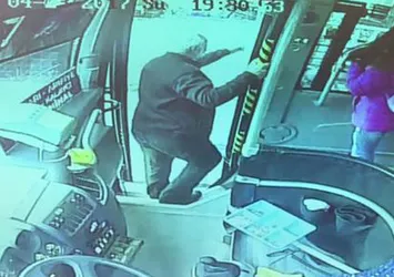 Yol ücreti için otobüs şoförünü bıçakladılar