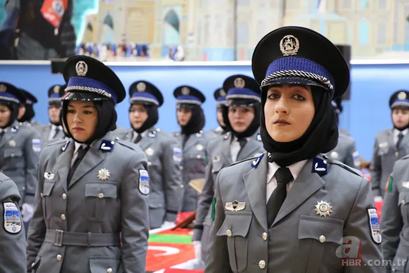 Afgan polisler Sivas'ta Kur'an'a el basıp mezun oldu 4