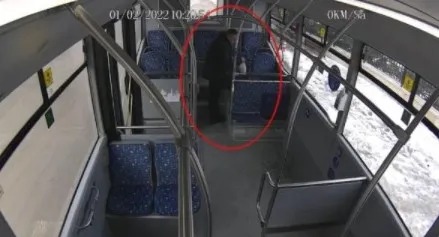 denizlide-otobus-soforunden-insanlik-olmemis-dedirten-hareket-cop-sandigi-posetten-binlerce-lira-cikti-hemen-a-1643807471697.jpg Denizli’de otobüs şoföründen ‘insanlık ölmemiş’ dedirten hareket! Çöp sandığı poşetten binlerce lira çıktı: Hemen amirine bildirdi - 1