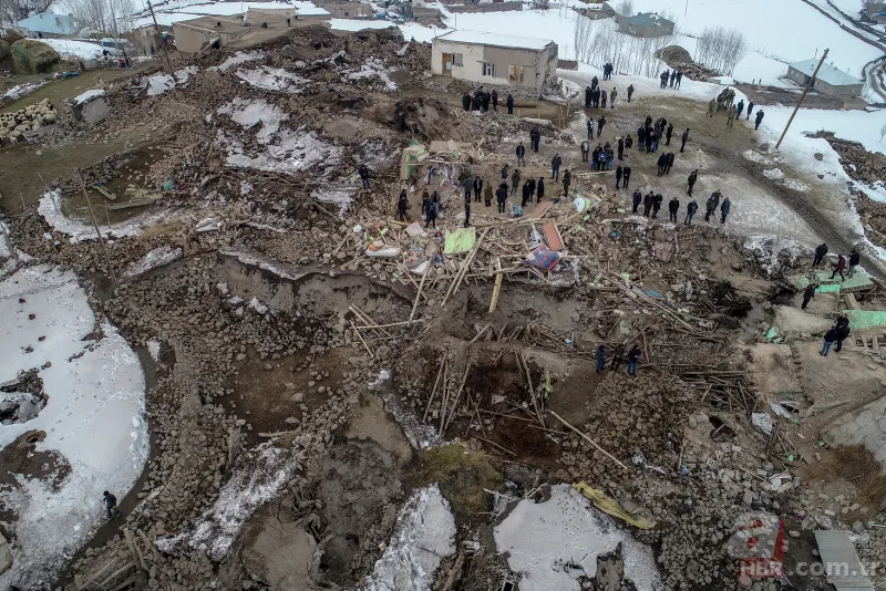 Van'daki göçük altından 3 çocuk cesedi çıkartan itfaiyeci konuştu 13
