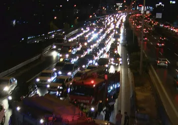 Maltepe'de trafik kazası! Durma noktasına geldi...