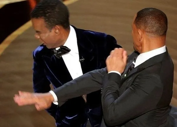 oscar-gecesine-golge-dusuren-tokadin-yankilari-devam-ediyor-olayin-merkezindeki-will-smithin-esi-jada-smith-su-1649163431340.jpg Oscar gecesine gölge düşüren tokadın yankıları devam ediyor! Olayın merkezindeki Will Smith’in eşi Jada Smith suskunluğunu bozdu - 5