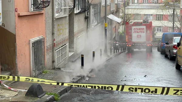 Son dakika | Şişli'de korku dolu anlar! Yeraltı kabloları patladı - 4