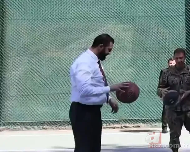 Suriye lideri Şara CENTCOM Komutanı Cooper ile basketbol oynadı 1