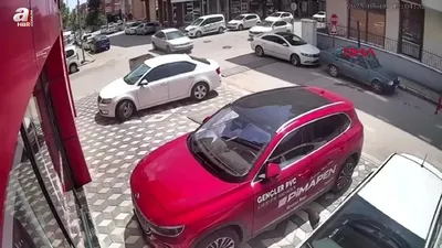 2 yılda iş yerine 9 araç çarptı