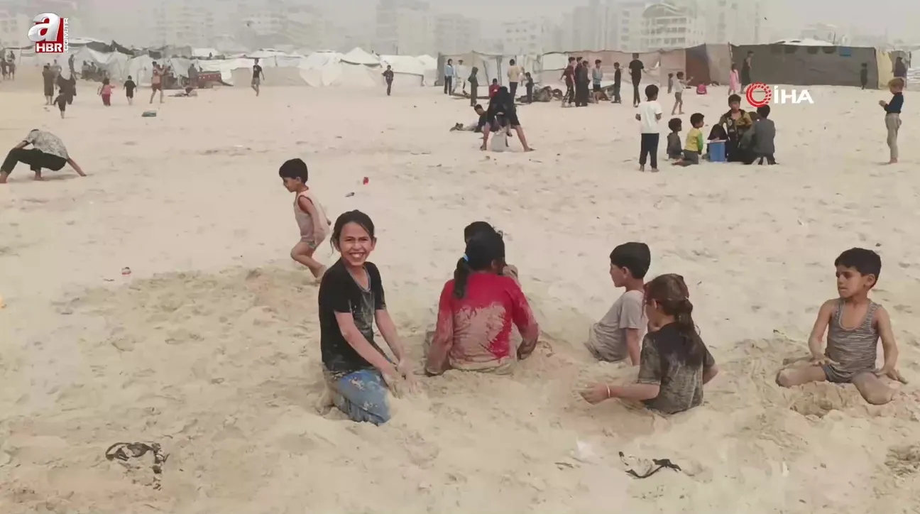 Gazze’de aileler sahillere sığındı