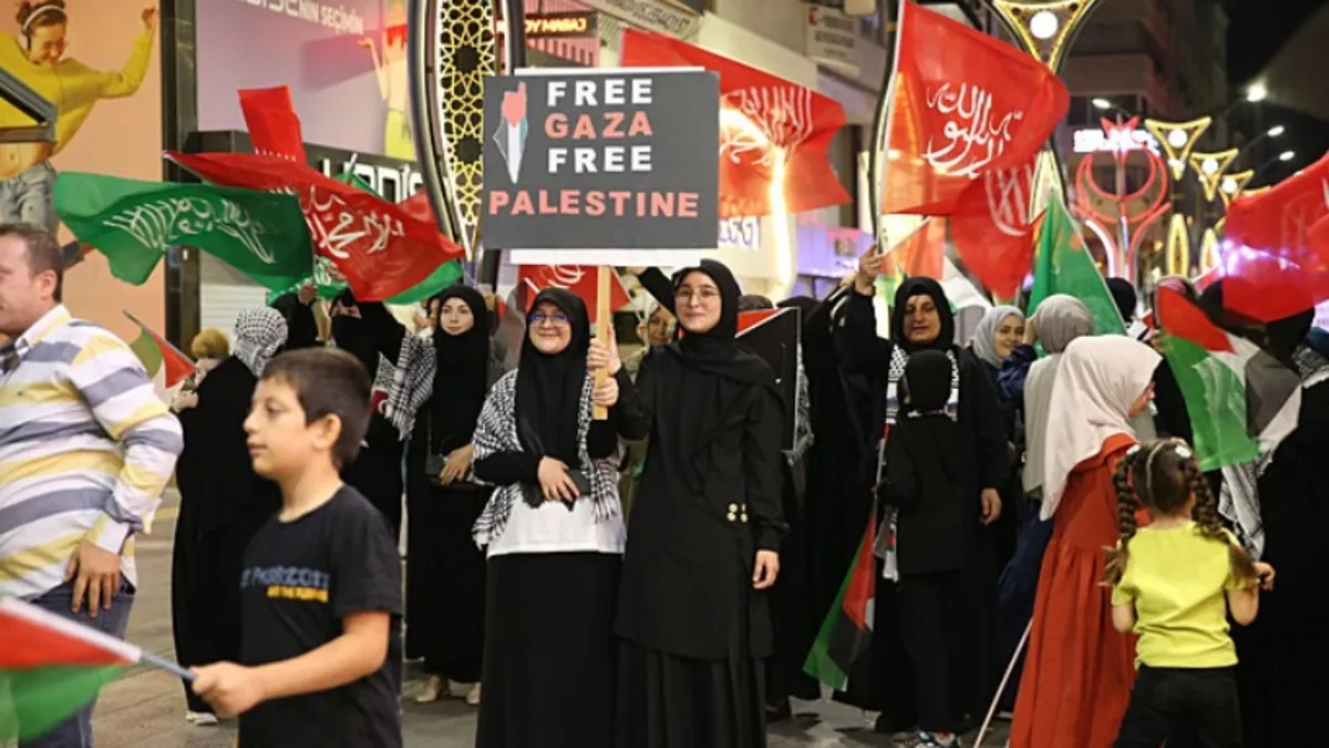 Hatay'da Sumud Filosu'na destek yürüyüşü! Gazze halkı için dualar edildi