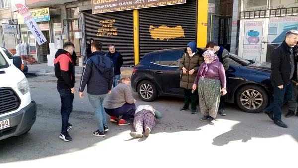 kazada-duygu-dolu-anlar-yaralanan-engelli-kizin-elini-ambulans-gelene-kadar-tuttu-1648187471634.jpg Kazada duygu dolu anlar: Yaralanan engelli kızın elini ambulans gelene kadar tuttu - 1