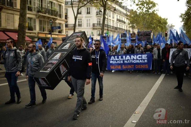 Paris’te polisler gösteri düzenledi