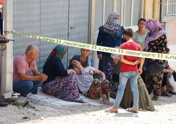 Denizli'de yürek yakan olay! Boğazını kesti 2. kattan atladı