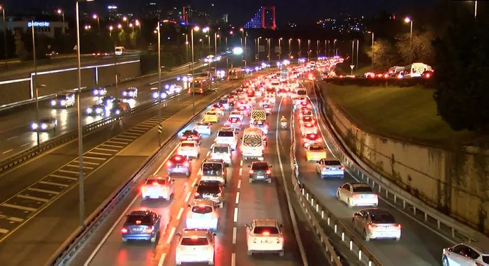 15 Temmuz Şehitler Köprüsü girişindeki kaza trafik yoğunluğu oluşturdu - 3