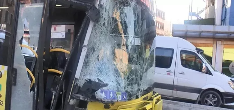 Kadıköy'de İETT otobüsü müzenin duvarına çarptı