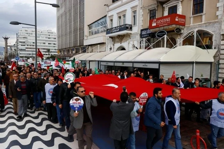 İzmir’de Özgür Kudüs Yürüyüşü düzenlendi