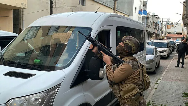 Mersin'de şafak vakti kökünü kurutma operasyonu - 1