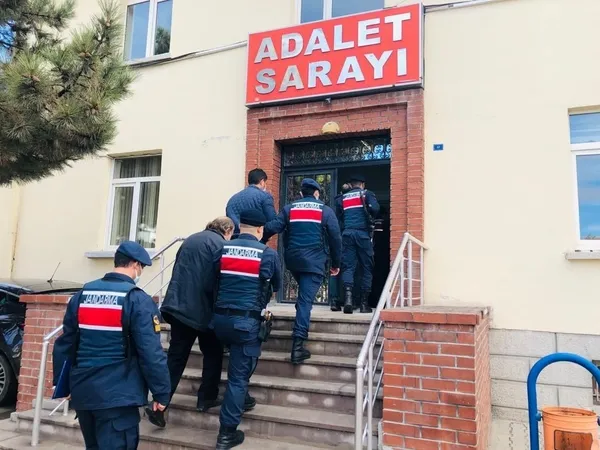 Eskişehir'de 1000 yıllık olduğu düşünülen İncil ele geçirildi - 4