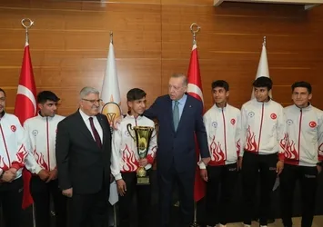 Başkan Erdoğan Bitlisli şampiyon sporcularla bir araya geldi