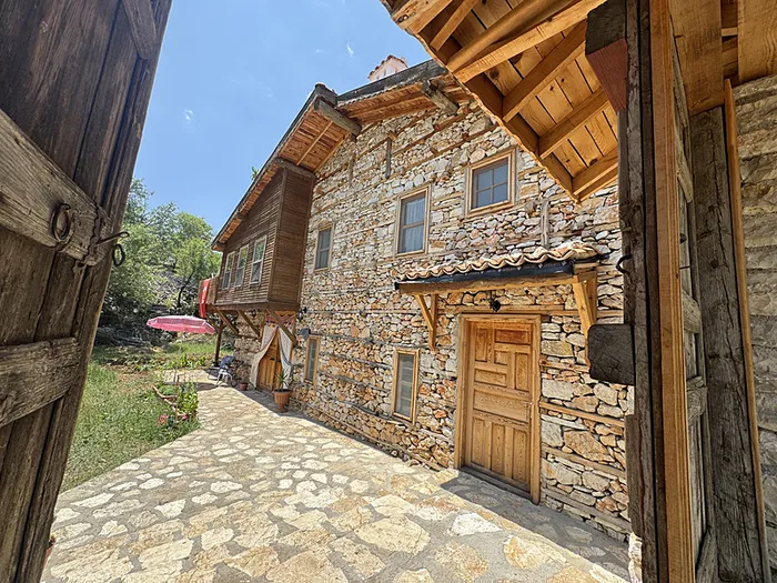 Atalarından kalan tarihi 'düğmeli evi' restore edip turizme kazandırdı - 1