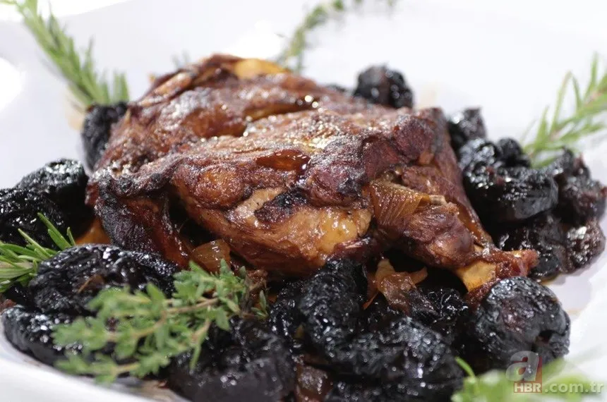 Kuru erikli et yemeği nasıl yapılır? Kuru erikli et tarifi 9