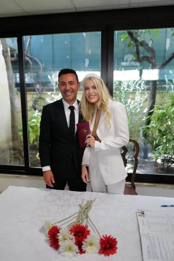 Ünlü şarkıcı Mustafa Sandal ve Melis Sütşurup, İtalya’nın başkenti Roma’da evlendi