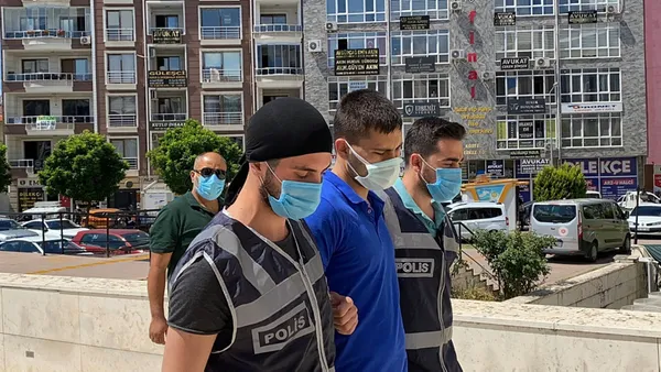20 yaşındaki genç anne ve babasını bıçaklayarak öldürdü! - 2