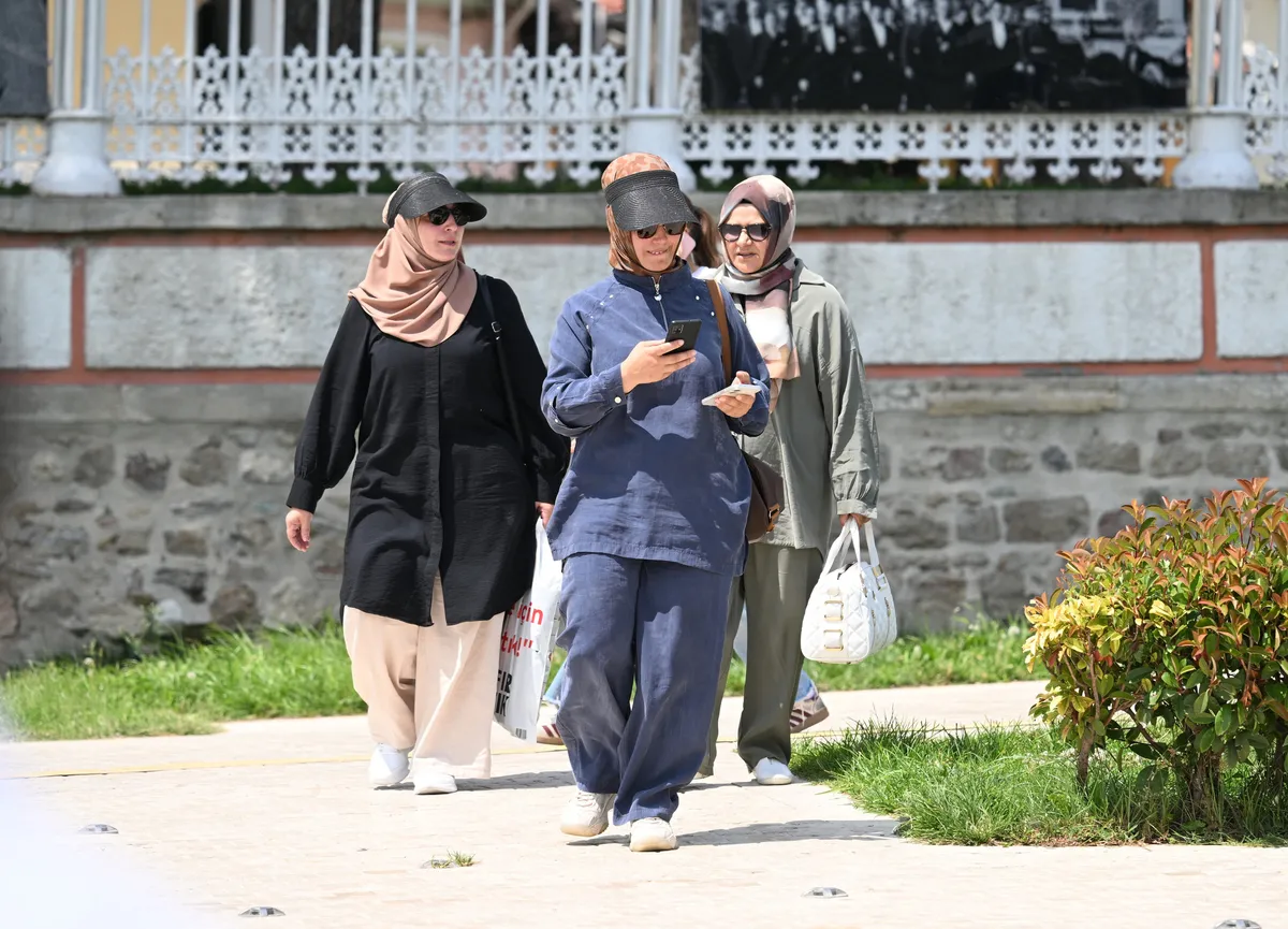 hava-sicakliklari-ne-zaman-dusecek-uzmani-tarih-verdi-1786084807926.jpg Eylül ayında ise sıcaklıkların ay ortalamalarının üzerine çıkabileceğini belirtti.