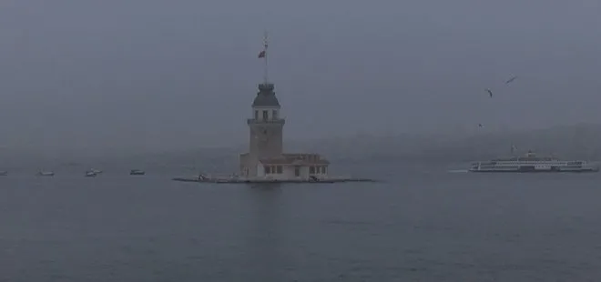 Kız Kulesi çevresinde arızalanan tekne kurtarıldı