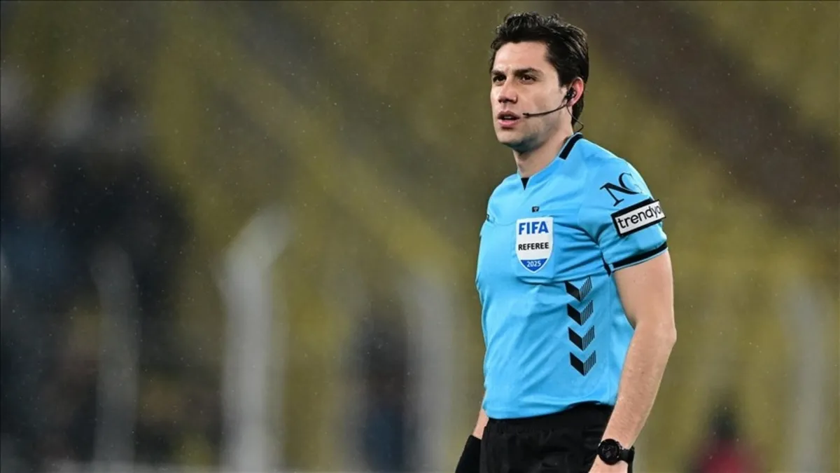 Süper Lig'de 32. haftanın hakemleri açıklandı! Galatasaray ve Fenerbahçe maçlarını kim yönetecek?