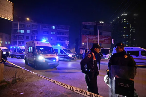 İzmir’in Bornova ilçesinde otel inşaatında vinç devrildi! 6 can kaybı 2 yaralı