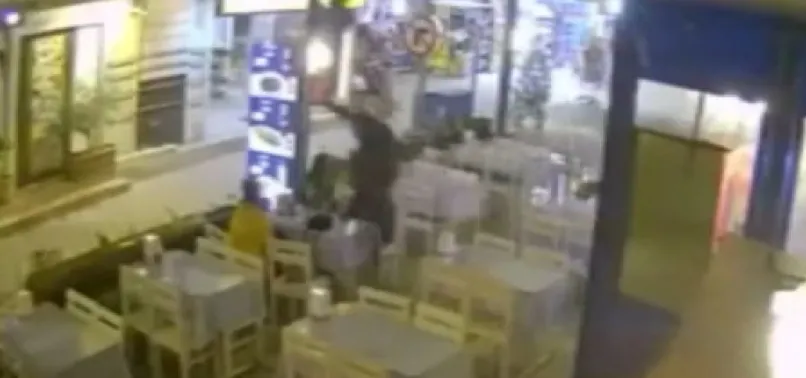 Muğla'da genç kıza restoranda uçan tekme