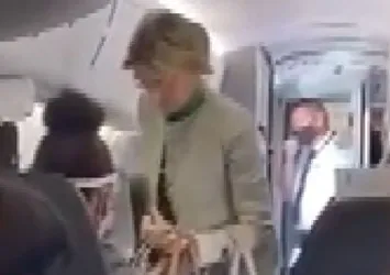 Maske takmadı uçaktan atıldı