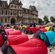 Paris’te şaşkına çeviren görüntü!